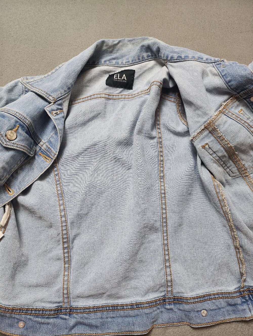 ELA COLECCIÓN Light Wash Denim Trucker Jacket Size S – Classic Button-Up - Picture 3 of 8